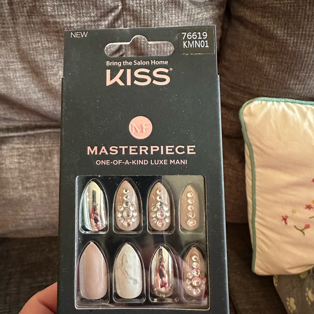 Kiss Masterpiece Nails - Picture 2 of 7
